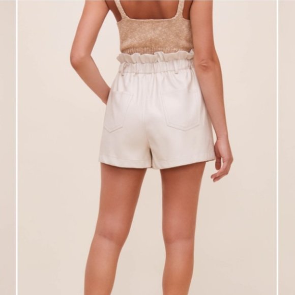 Astr Petunia Faux Leather Shorts in Sand Size M - Picture 3 of 11